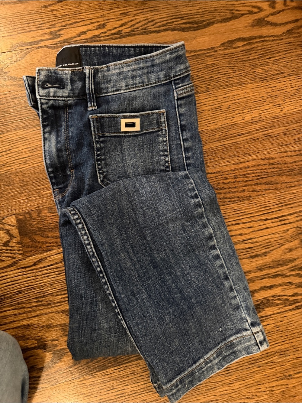White House Black Market Indigo Slim Crop Everyday soft Jeans